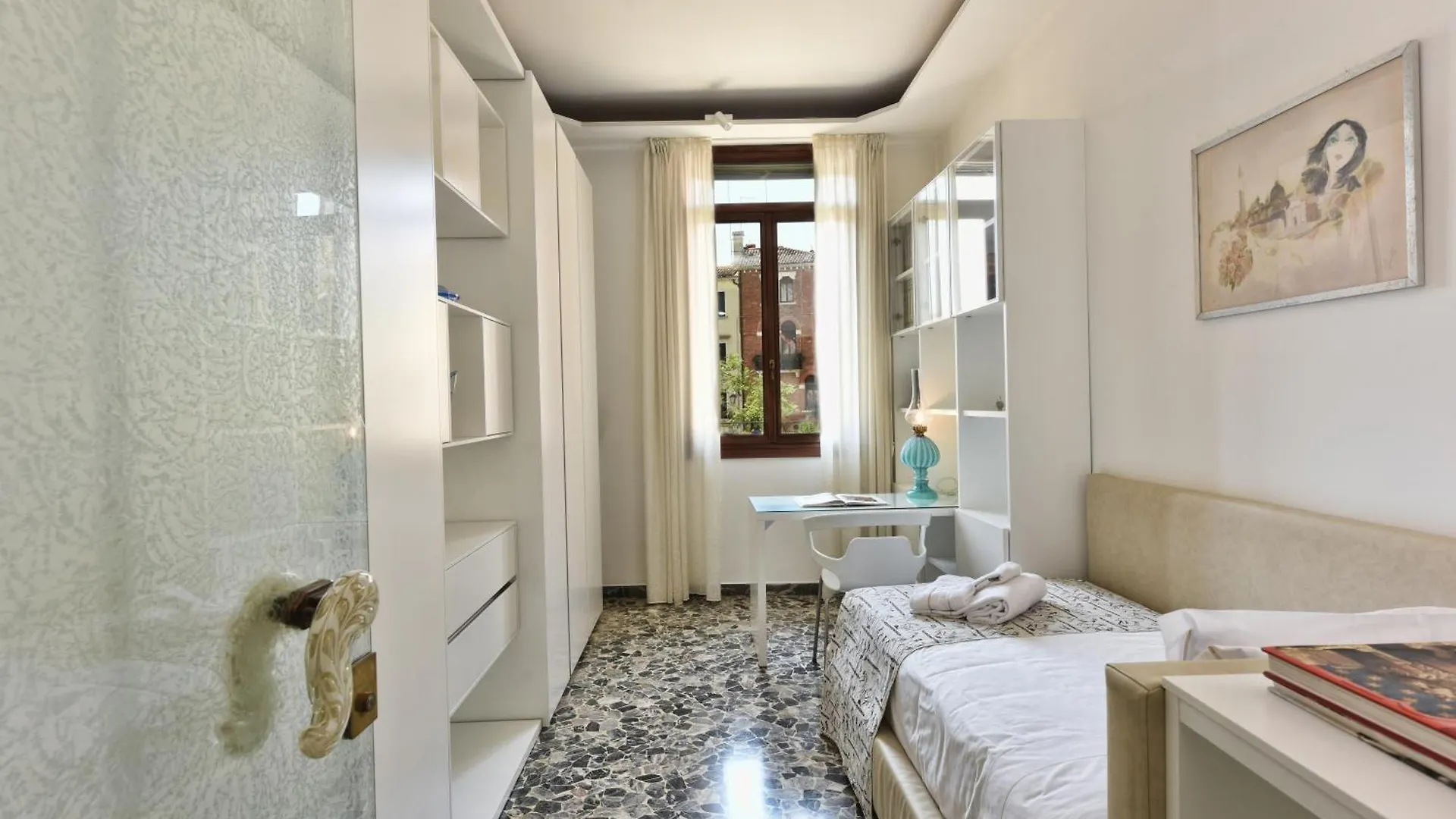 Soderini Splendor: First Floor Palazzo Charm At Castello Square Appartement Venetië Italië