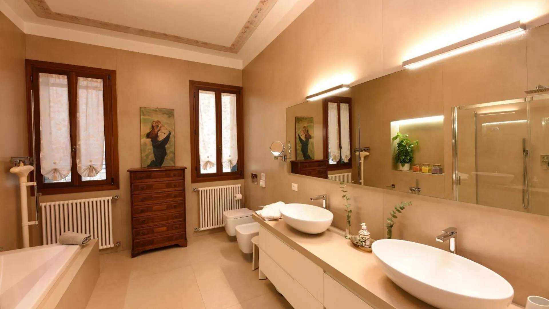 Soderini Splendor: First Floor Palazzo Charm At Castello Square Daire Venedik