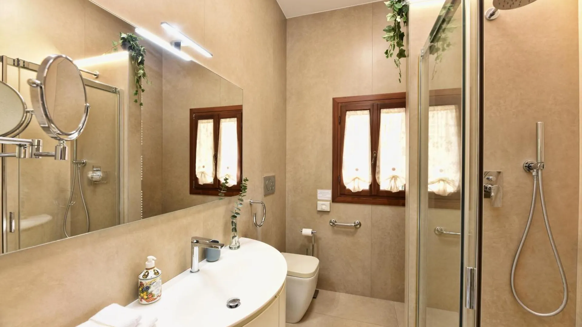 Soderini Splendor: First Floor Palazzo Charm At Castello Square Daire Venedik 0*,  İtalya