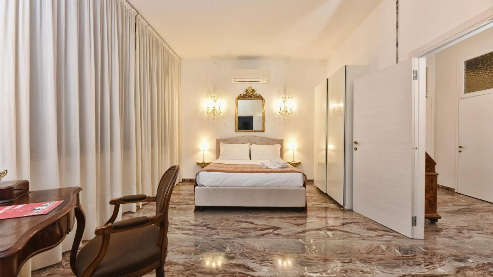 Soderini Splendor: First Floor Palazzo Charm At Castello Square Daire Venedik